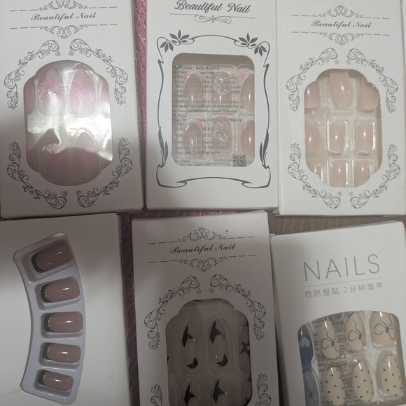Assorted Press-On Nail 28 Sets - Picture 4 of 9